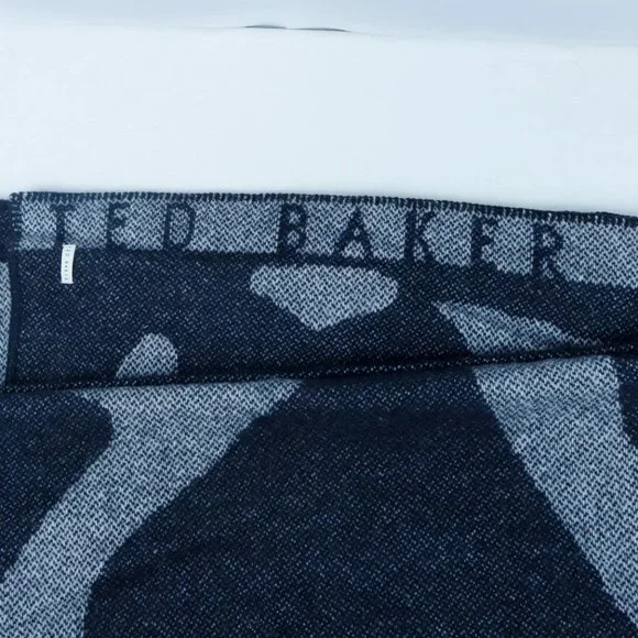 Ted Baker Magnolia Woven Wool Throw 150cm x 180cm - Picture 4 of 6